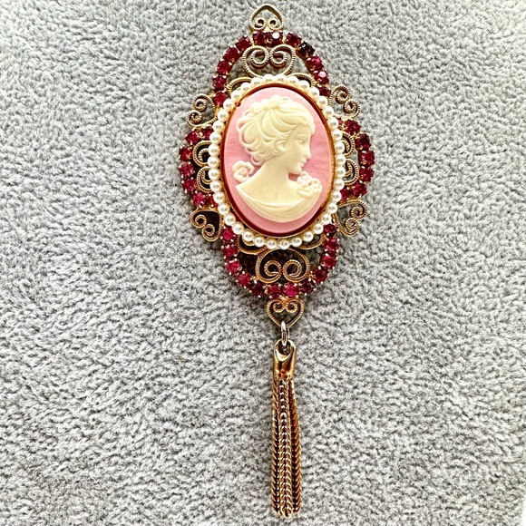 Jewelry Vintage Unsigned Cameo Brooch Pink Rhinestone Tassel Pearls